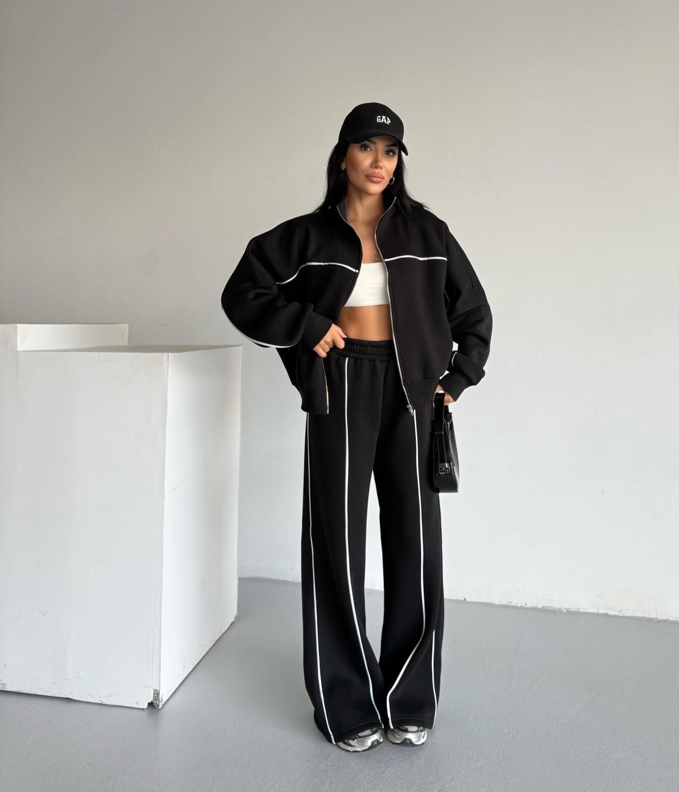 Ladies Cropped Zip-Up Jacket & Wide-Leg pants