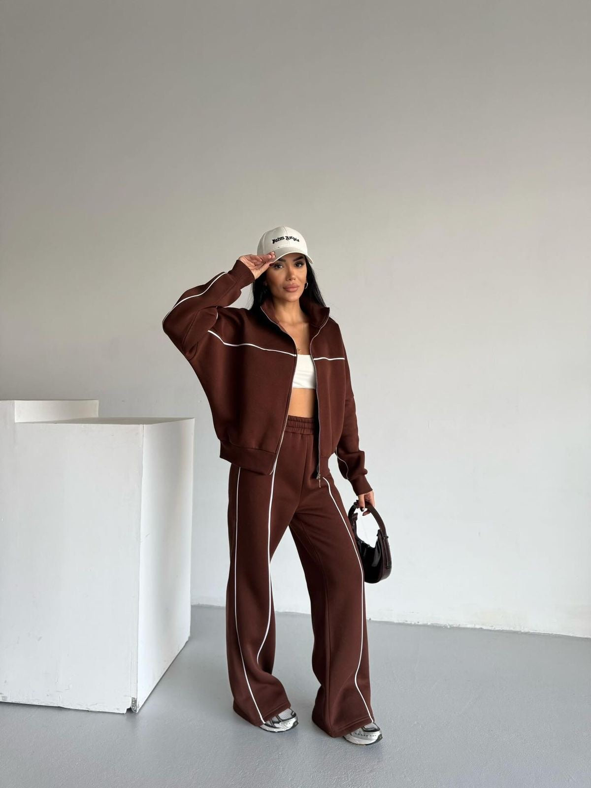 Ladies Cropped Zip-Up Jacket & Wide-Leg pants