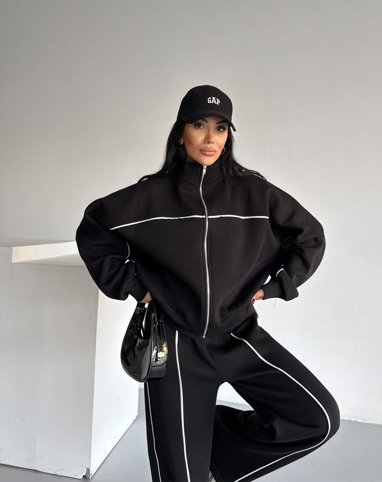 Ladies Cropped Zip-Up Jacket & Wide-Leg pants