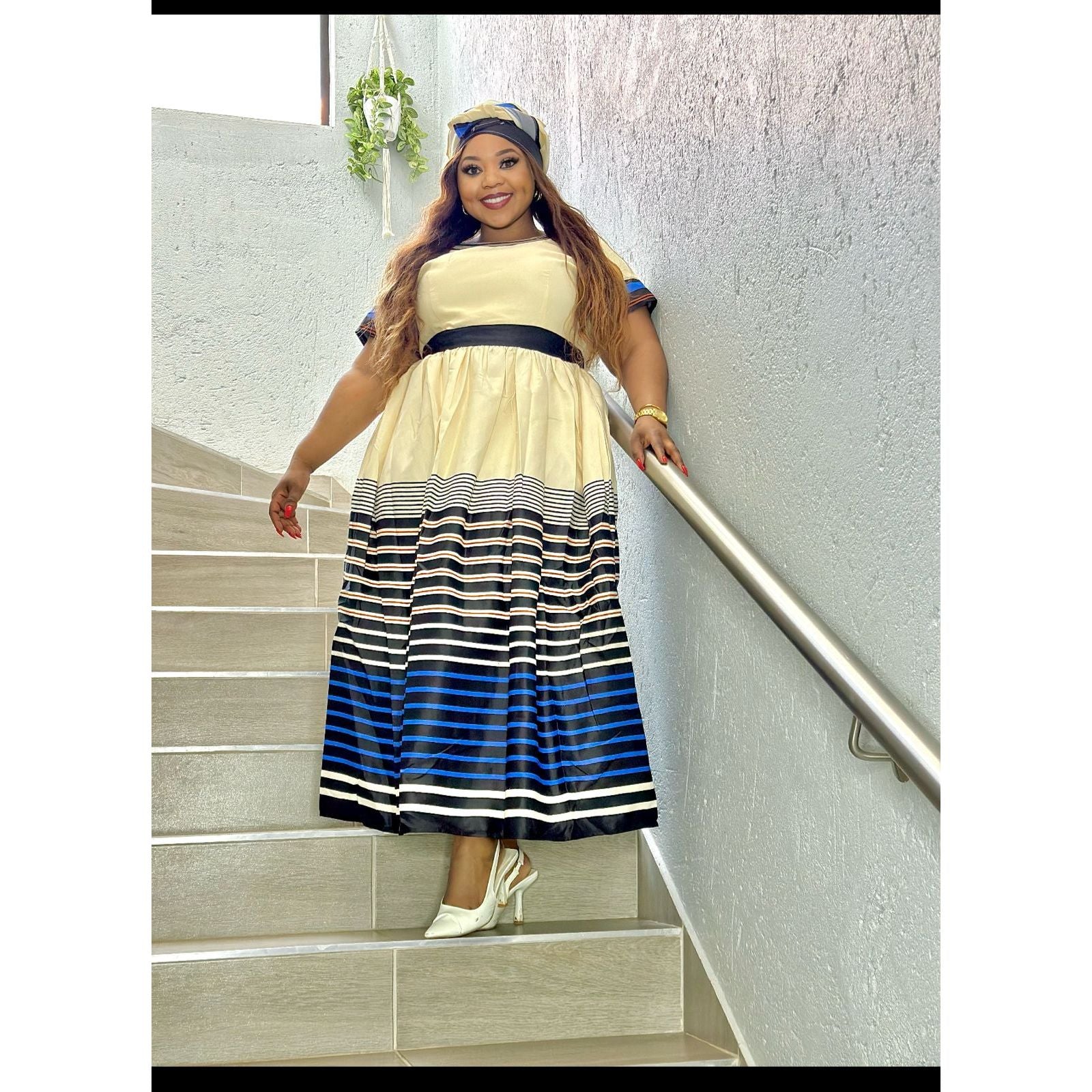 Round Neck Short Sleeves Traditional Dress