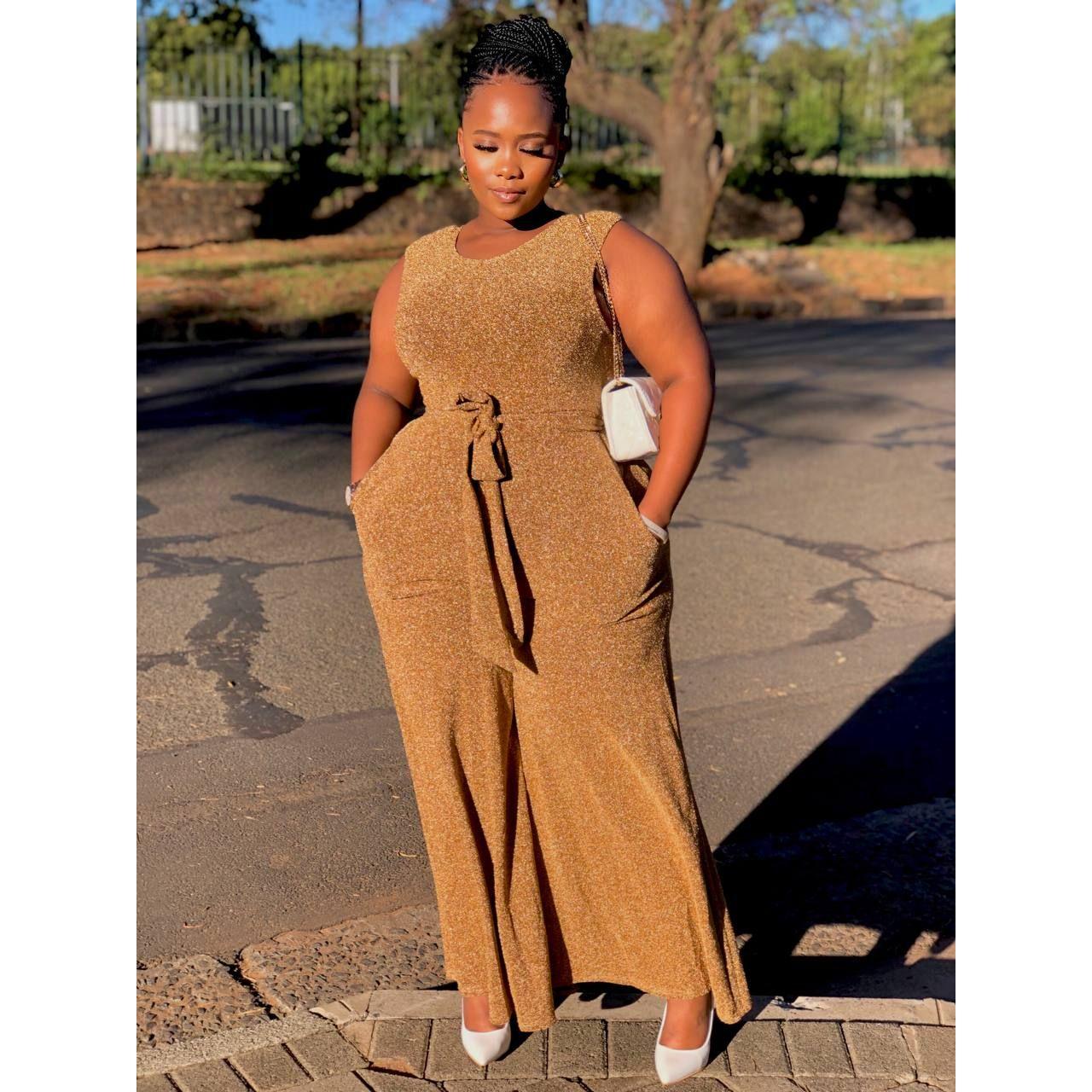 Sleeveless Round Neck Jumpsuit.