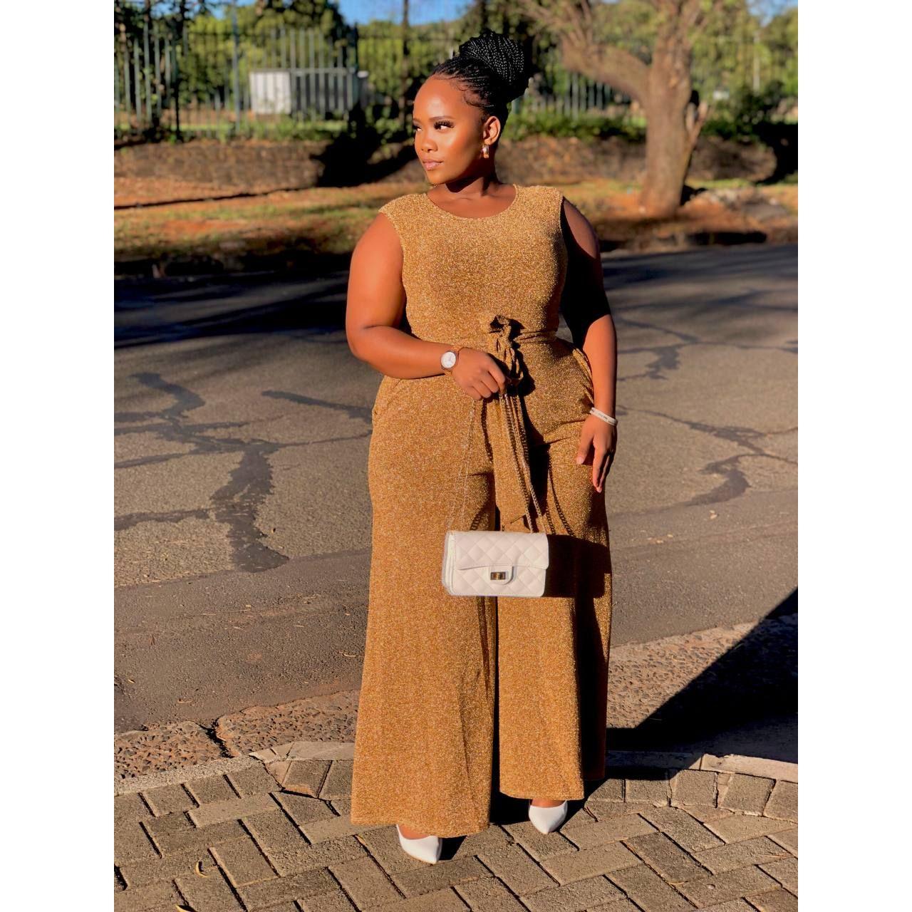 Sleeveless Round Neck Jumpsuit.