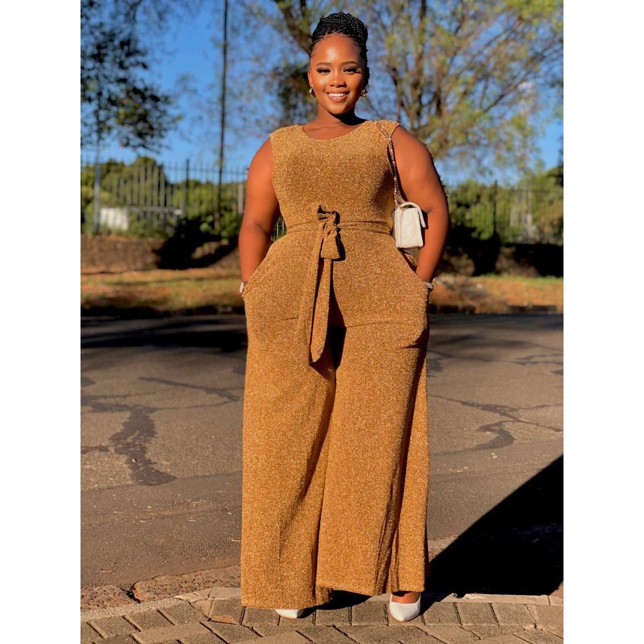 Sleeveless Round Neck Jumpsuit.