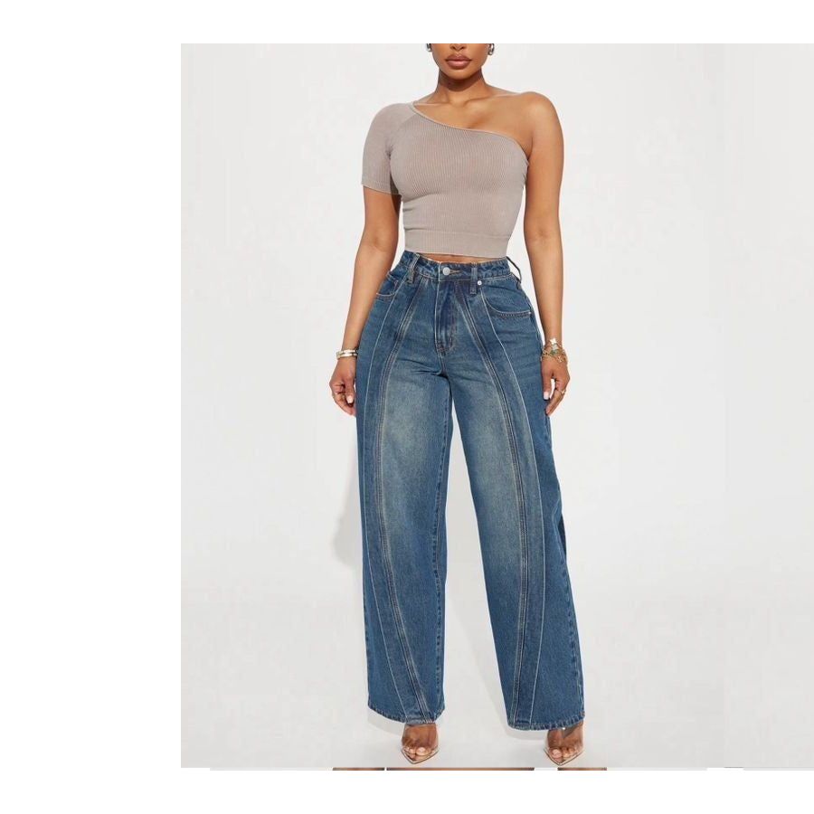 Two-tone wide-leg jeans.