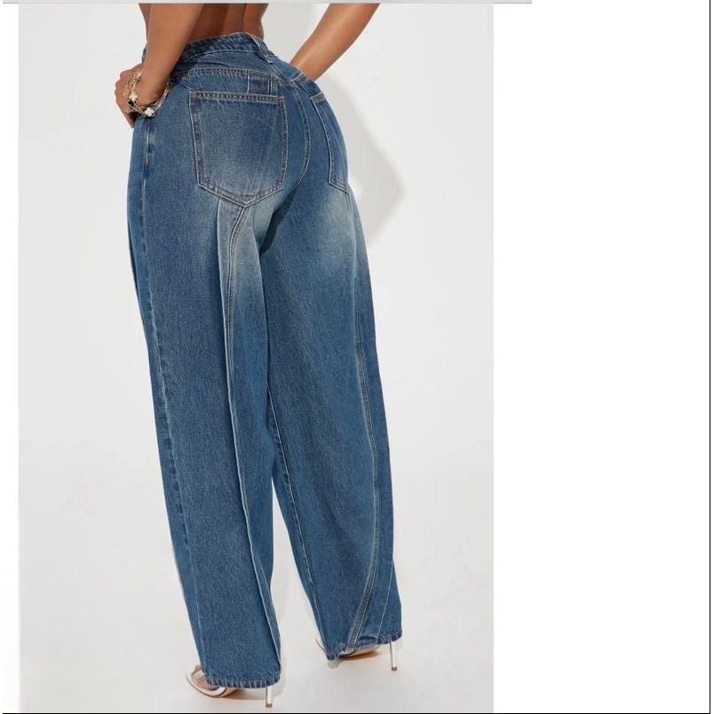 Two-tone wide-leg jeans.