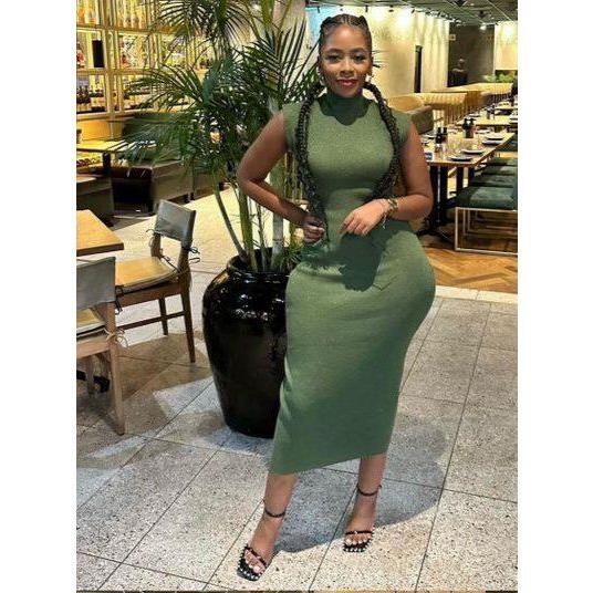 Round Neck Tight Sleeveless Midi Dress.