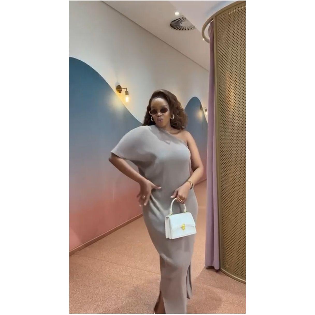 One Shoulder Split Solid Color Bodycon Maxi Dress