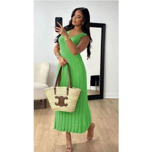 V-Neck  Contrasting Pleated Knitted Maxi Dress.