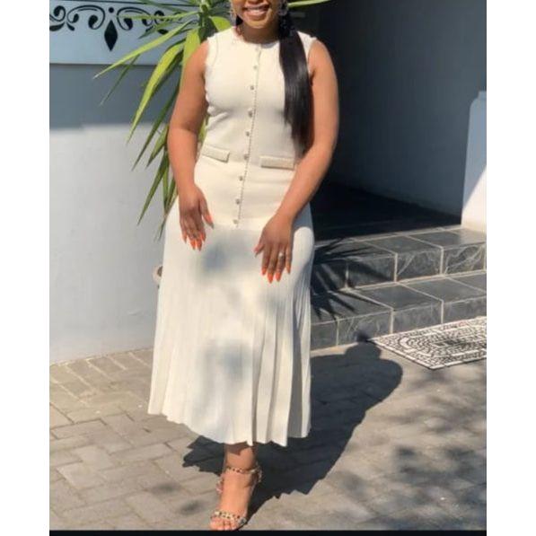 Round Neck Sleeveless Pearls Pleated Dress