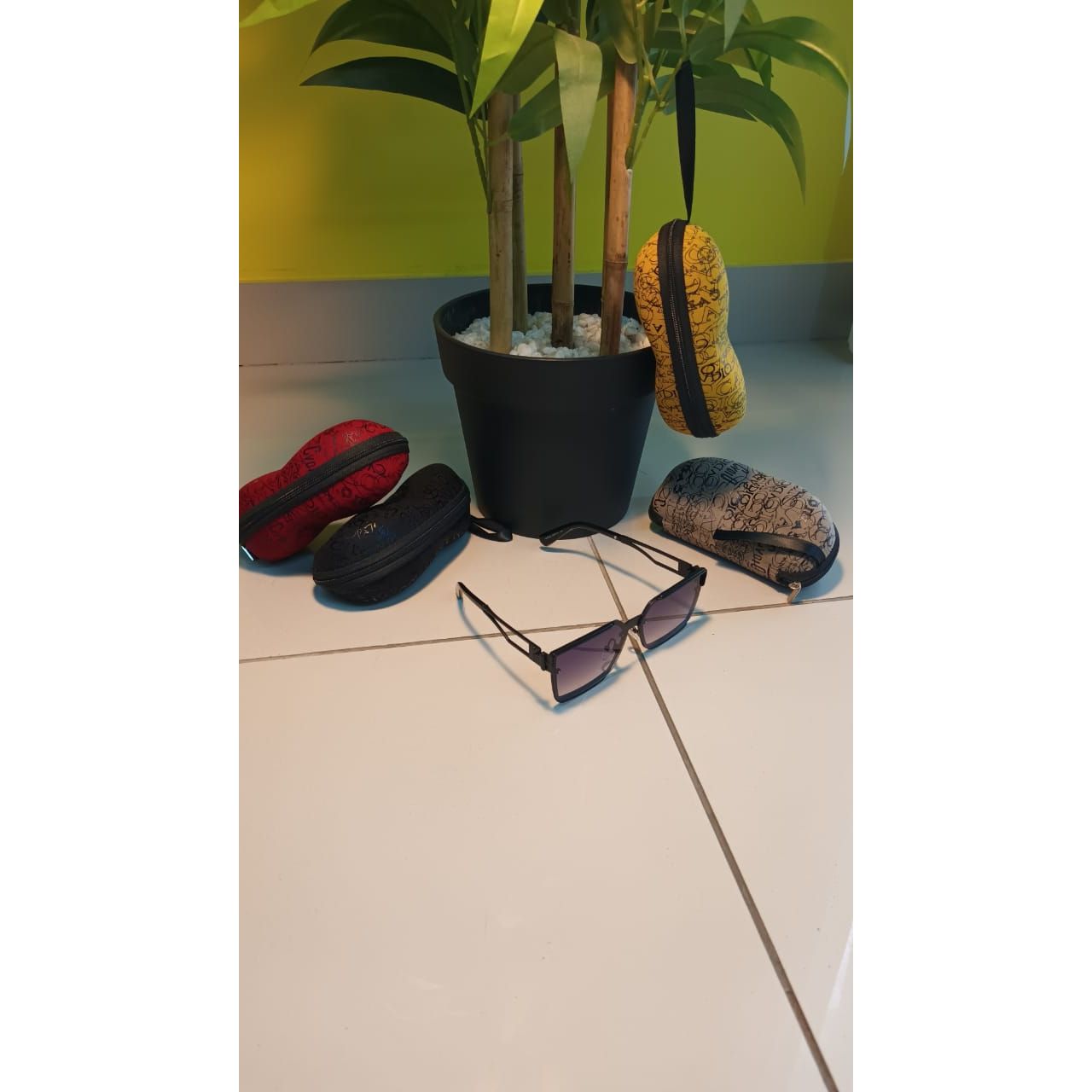 1 Pair of Unisex Retro Half-Frame Square Sunglasses with Protection