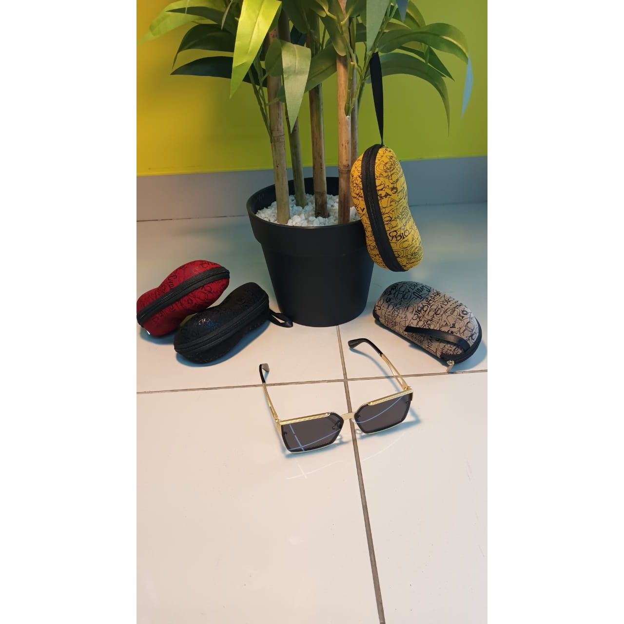 1 Pair of Unisex Retro Half-Frame Square Sunglasses with Protection