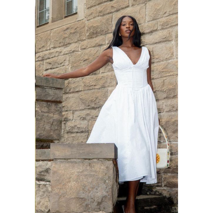 Sexy Sleeveless V-Neck Pleated Midi Dress.