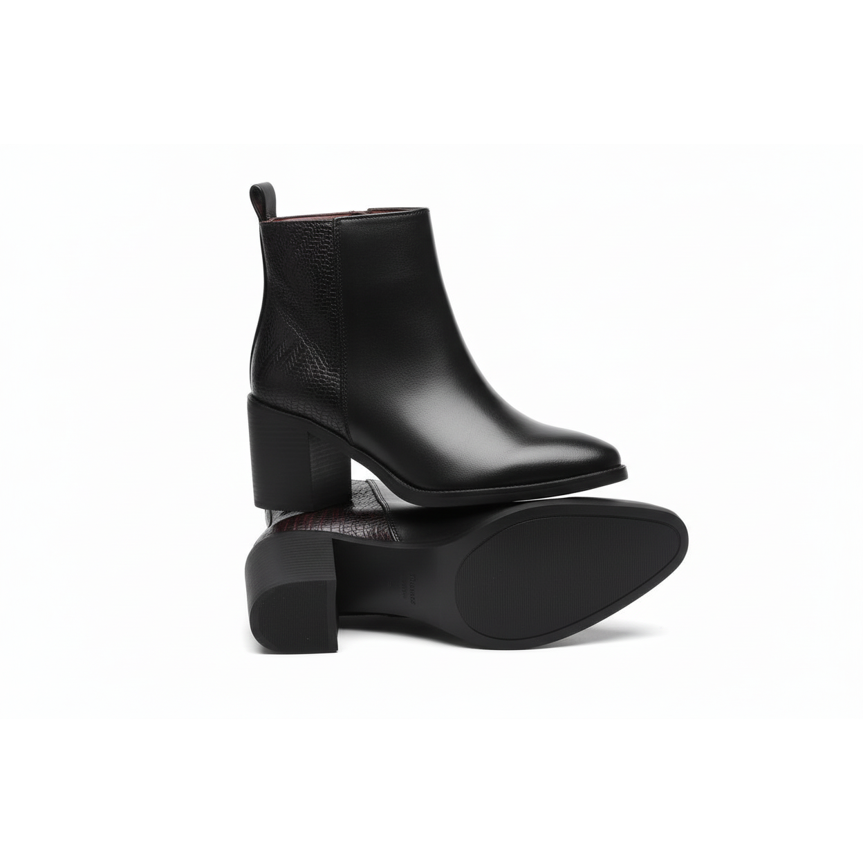 Ankle Boots with a Block Heel and Textured Panelin.