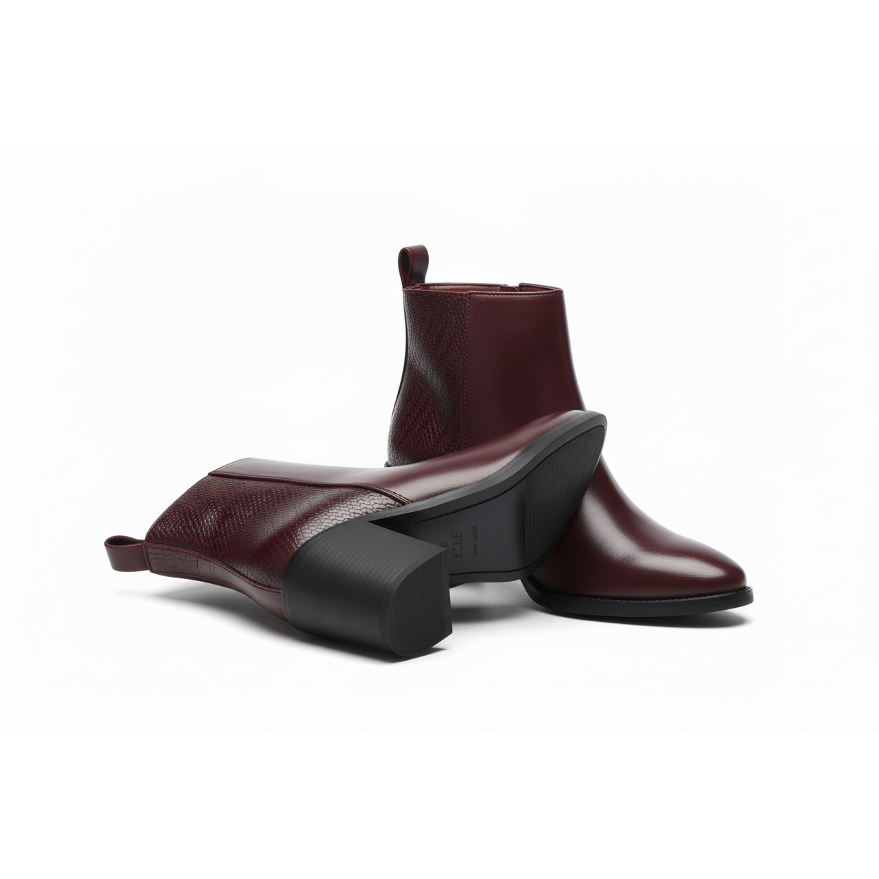 Ankle Boots with a Block Heel and Textured Panelin.