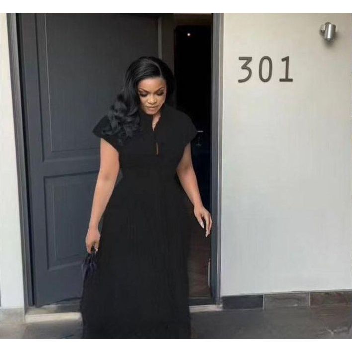 African Women V-neck Short Sleeve Solid Color Dress.